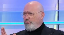 Stefano Bonaccini, lite col conduttore di Radio24: "Risponda lei allora", "Non si inca***"