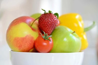 Dal cibo sano al pagamento delle tasse così il nudge ti spinge a 'fare il bravo'