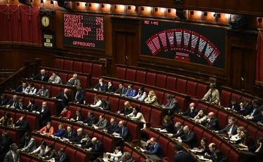 Ok al Dl Sicurezza. E la sinistra fa la pagliacciata: cosa spunta in aula
