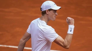 Jannik Sinner gioca il Roland Garros: caccia grossa al numero 1 di Djokovic