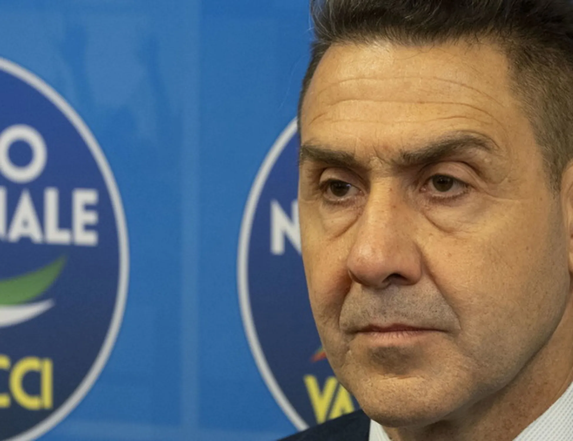 Leggi l'articolo: "Volgare". Foto ritoccata di Siracusano, la destra contro Vannacci: lui si difende così