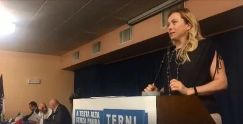 Giorgia Meloni, la brutale minaccia islamica: "Attenta che ti...". Il gesto più spregevole