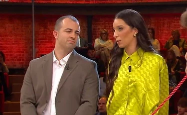 Affari tuoi, Giulia e il fidanzato (muto): "Due allocchi"