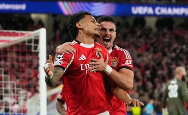 Il Napoli sprofonda: ko 2-0 col Benfica, la Champions di Conte appesa a un filo