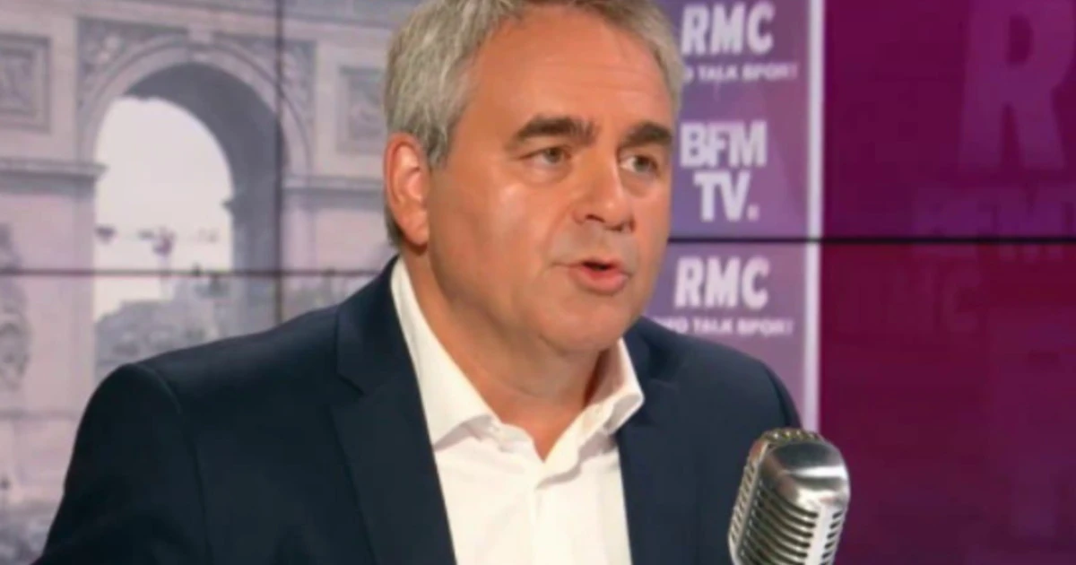 Emmanuel Macron coi mesi contati. Francia ribaltata: chi è Xavier Bertrand, l'uomo che caccerà il galletto dall'Eliseo
