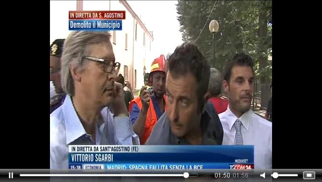 I terremotati lanciano i gavettoni a Vittorio Sgarbi