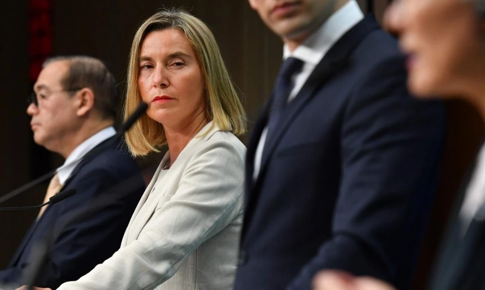 Federica Mogherini torna il Italia, parla al Pd ma loda lo spagnolo Sanchez