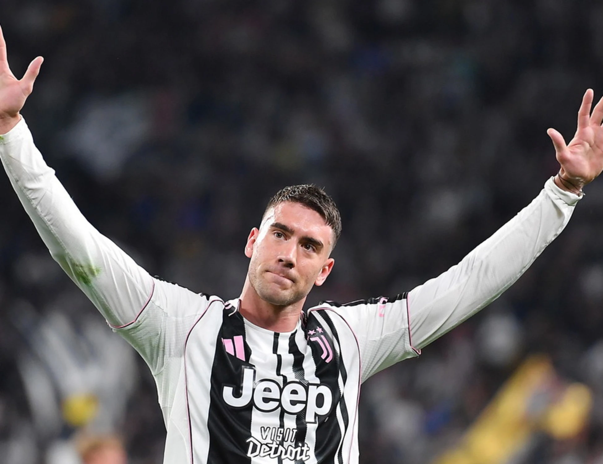 Vlahovic al Milan? Pavlovic sgancia la bomba: "Lo sento spesso..."