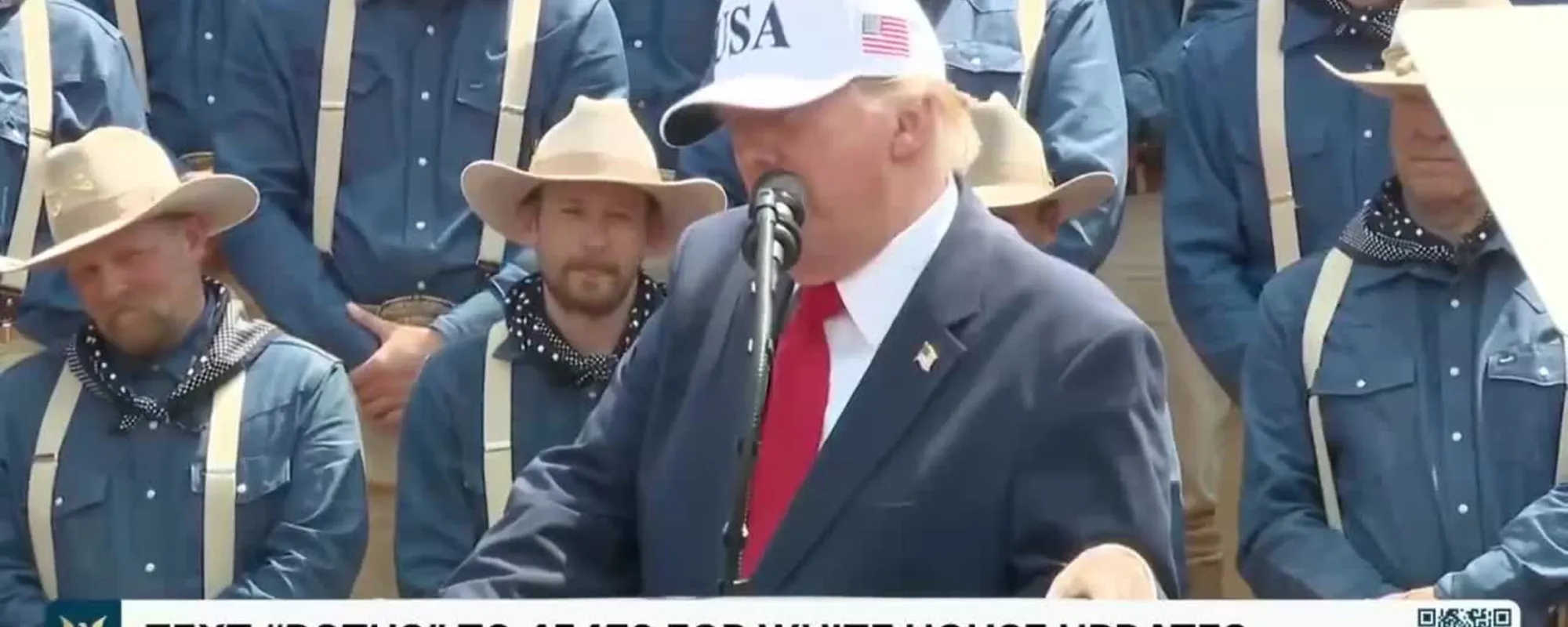 "Facciamo una cosa a tre": Trump, battutaccia hard sui suoi figli