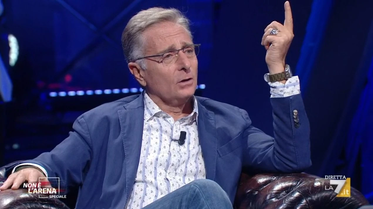 Non è l'Arena, Paolo Bonolis su Luca Laurenti: "Vi spiego come vive", clamorosa soffiata sulla sua spalla