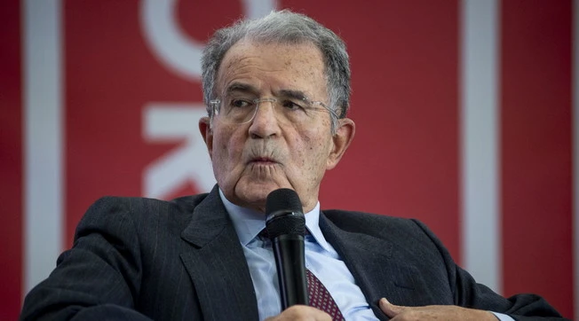 Romano Prodi contro Calenda: "Può cambiare il corso della storia italiana"