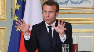 Emmanuel Macron, disastro rimpasto: il neo ministro dell'Interno Darmanin indagato per stupro