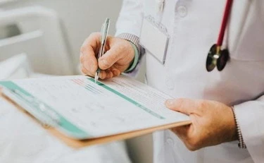 Malattia, le nuove regole: validità del certificato in azienda, cambia tutto