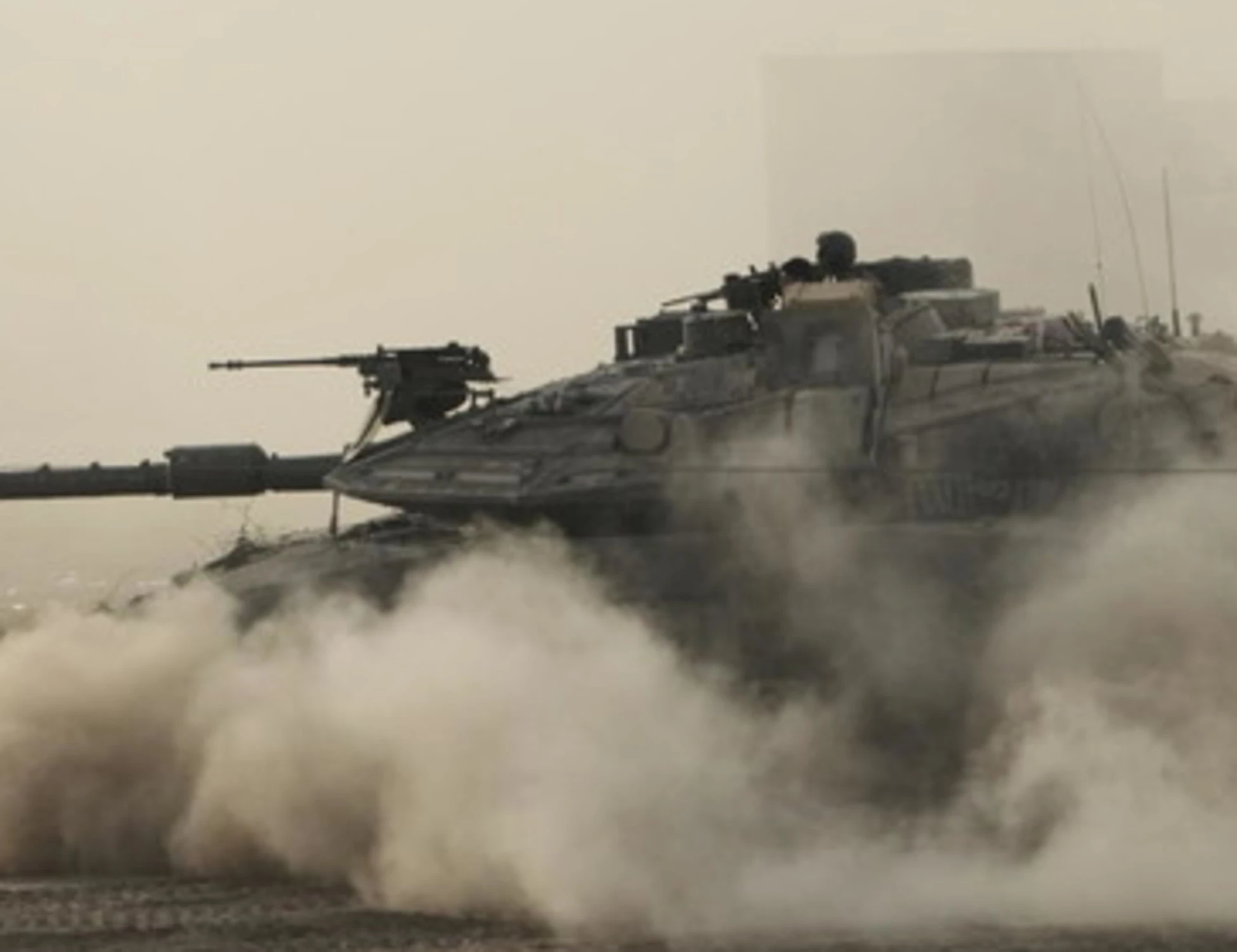 Israele, nuova offensiva a Gaza. "Piano Trump: un milione di palestinesi in Libia"