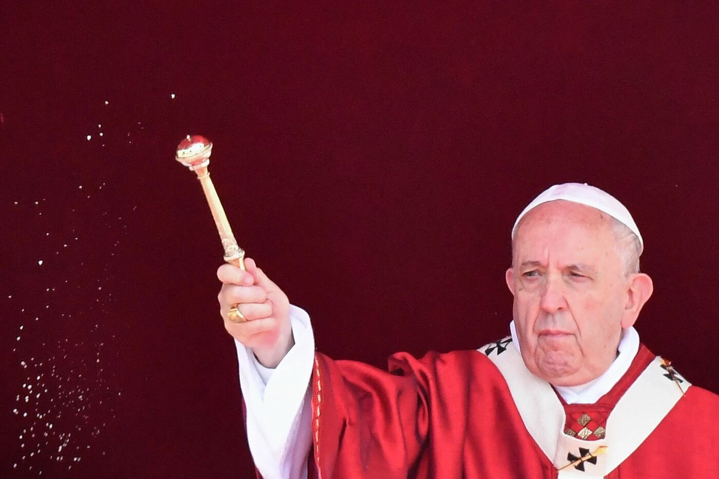 Papa Francesco scatenato contro Matteo Salvini: "Sì alle armi, no agli immigrati", che carta si gioca