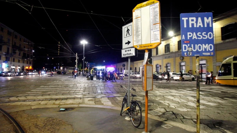 Milano, palpeggia una bimba di 10 anni: il padre se ne accorge e gli rompe un ginocchio