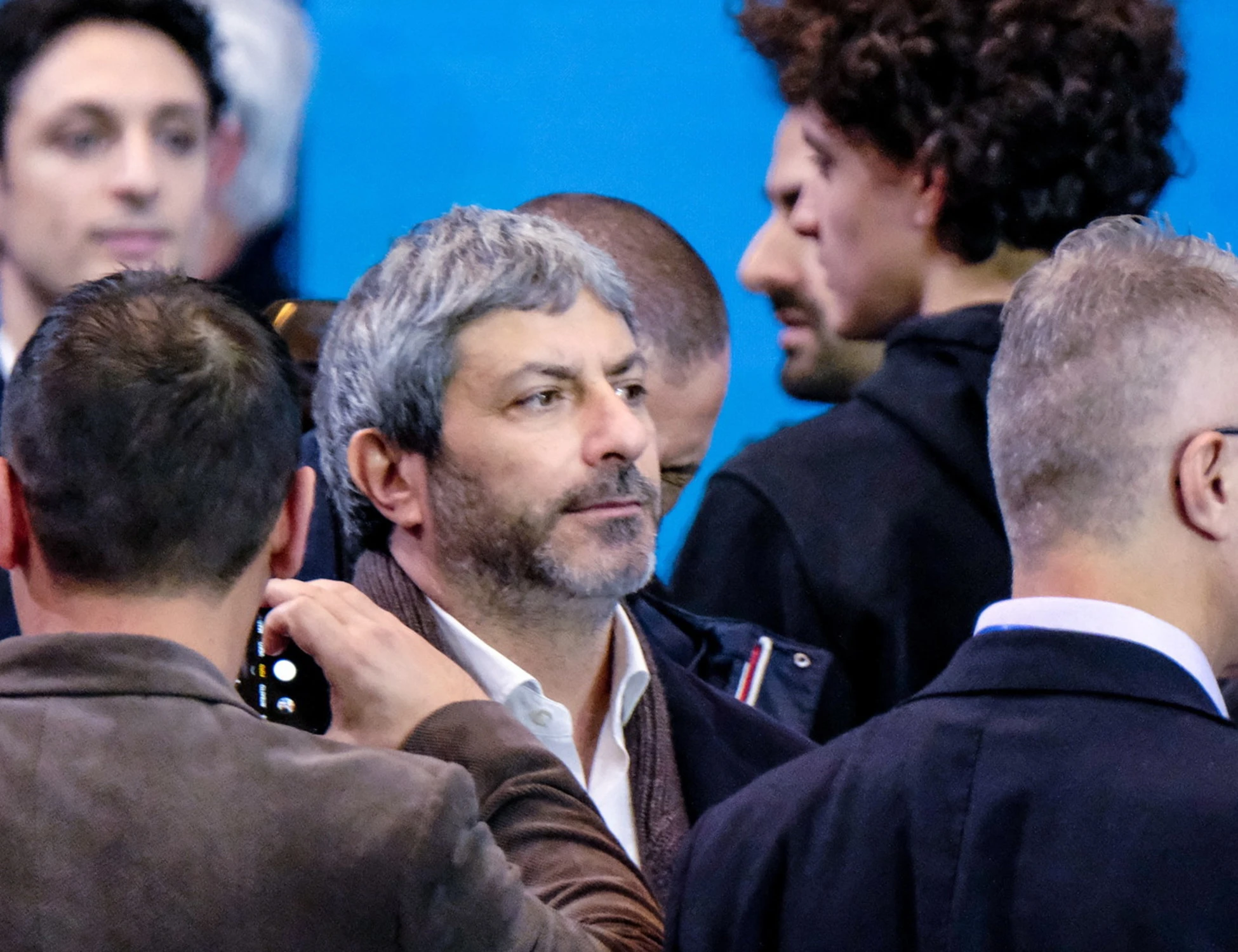 Roberto Fico, l'ex brigatista che "recluta gente per i suoi comizi". La furia di FdI