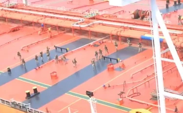 Iran, la guerra nel Golfo in diretta: la Marina Usa abborda una petroliera nell'Indo-Pacifico