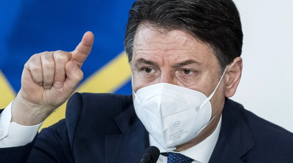 Crisi, Giuseppe Conte in CdM: "Matteo Renzi fa un grave danno all'Italia. Le dimissioni? Lo ho saputo con una email"