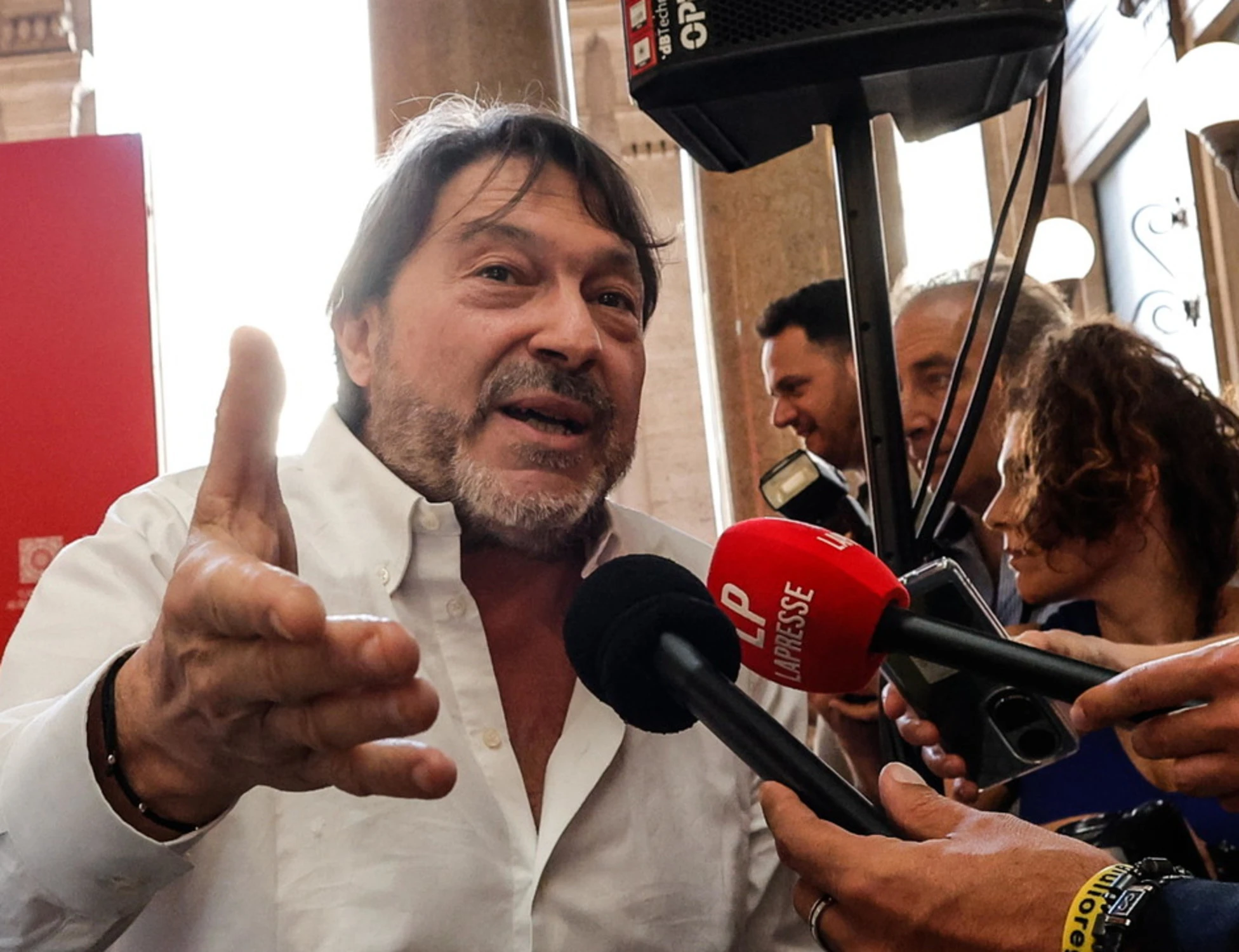 Sigfrido Ranucci, sesso e stagiste? "Solo fango". Smentisce se stesso e FdI lo affonda