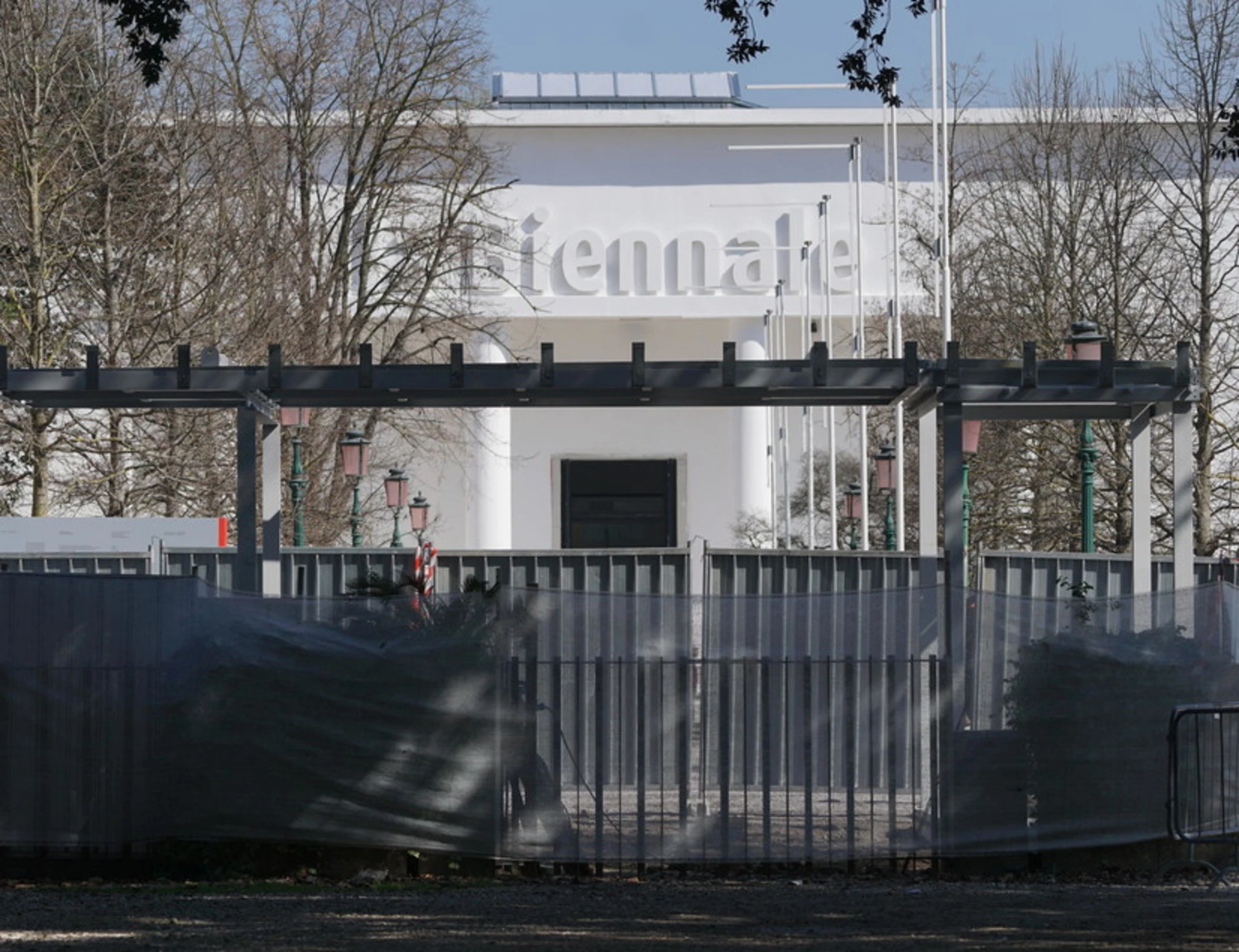 Più liberi a destra: ecco cosa insegna la vicenda della Biennale di Venezia