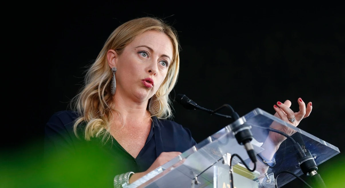 "Giorgia Meloni nel governo". Maggioranza al Senato alla frutta, disperato appello M5S a Fratelli d'Italia