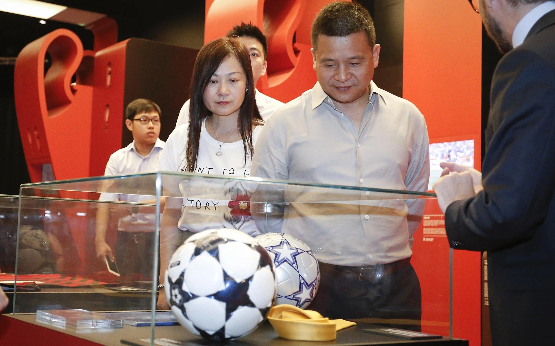 Milan, l'ultimo regalino dei cinesi: conti devastati, voragine in bilancio