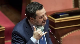 Matteo Salvini contro i 400 milioni di Conte per chi ha bisogno: "7 euro a testa, giusti per l'uovo di Pasqua"