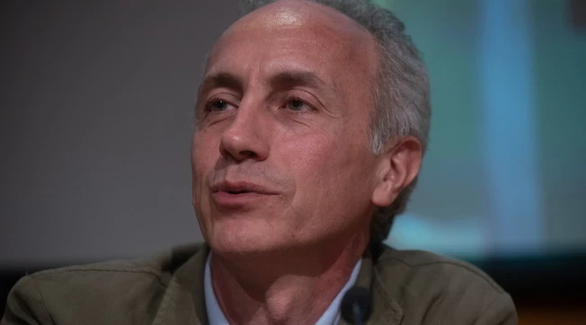 Marco Travaglio smentito e umiliato da Giuseppe Conte? Crisi di nervi: "Poveretti, fate tenerezza. Non siete giornalisti"