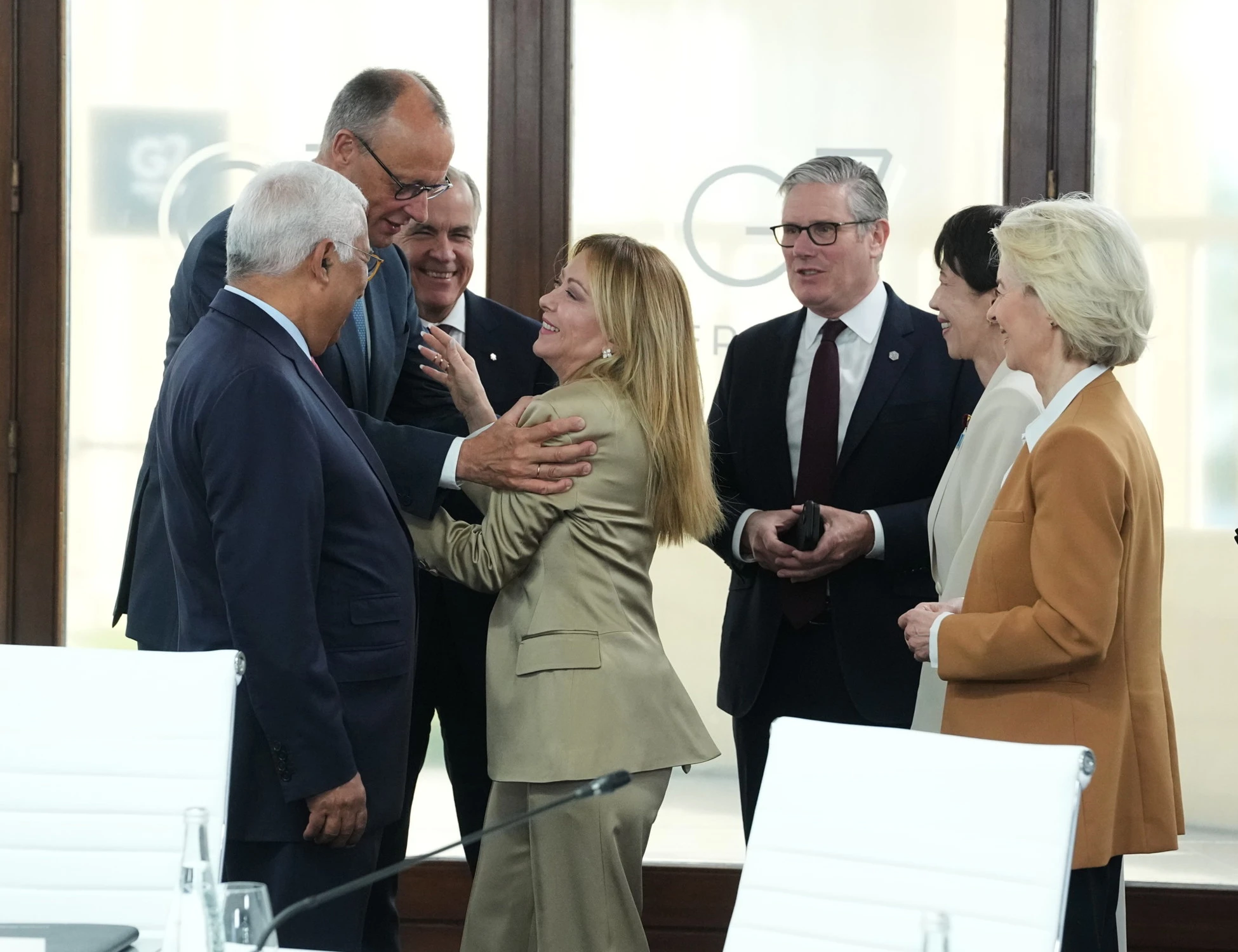 Giorgia Meloni, clamorosa al G7: "Non solo una donna...", le parole a Merz