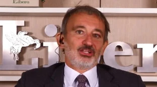 Pietro Senaldi sbugiarda la sinistra: "Avete mai preso una manganellata?"