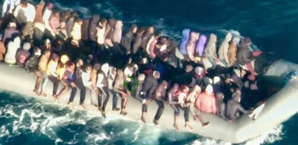 Matteo Salvini e la foto del barcone carico di immigrati rimandato in Libia: "Bene così"
