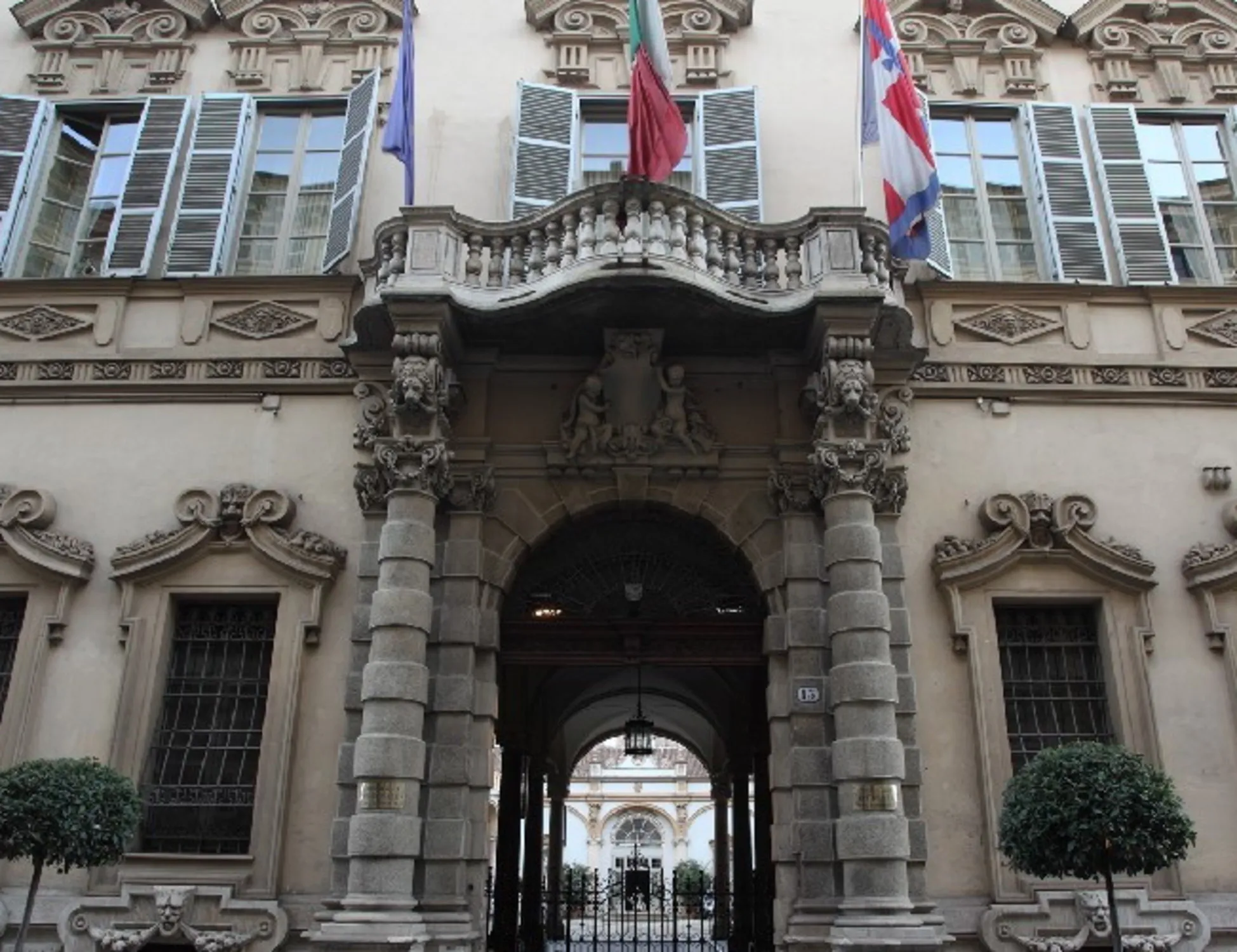 Leggi l'articolo: L'urlo "Avanti Savoia!" in Consiglio regionale a Torino. La sinistra impazzisce