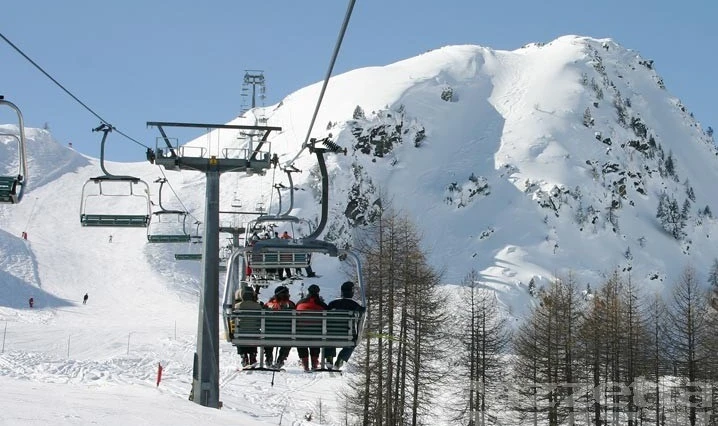 Terrorismo, attentato a due seggiovie nel paradiso delle Dolomiti: tranciati i cavi