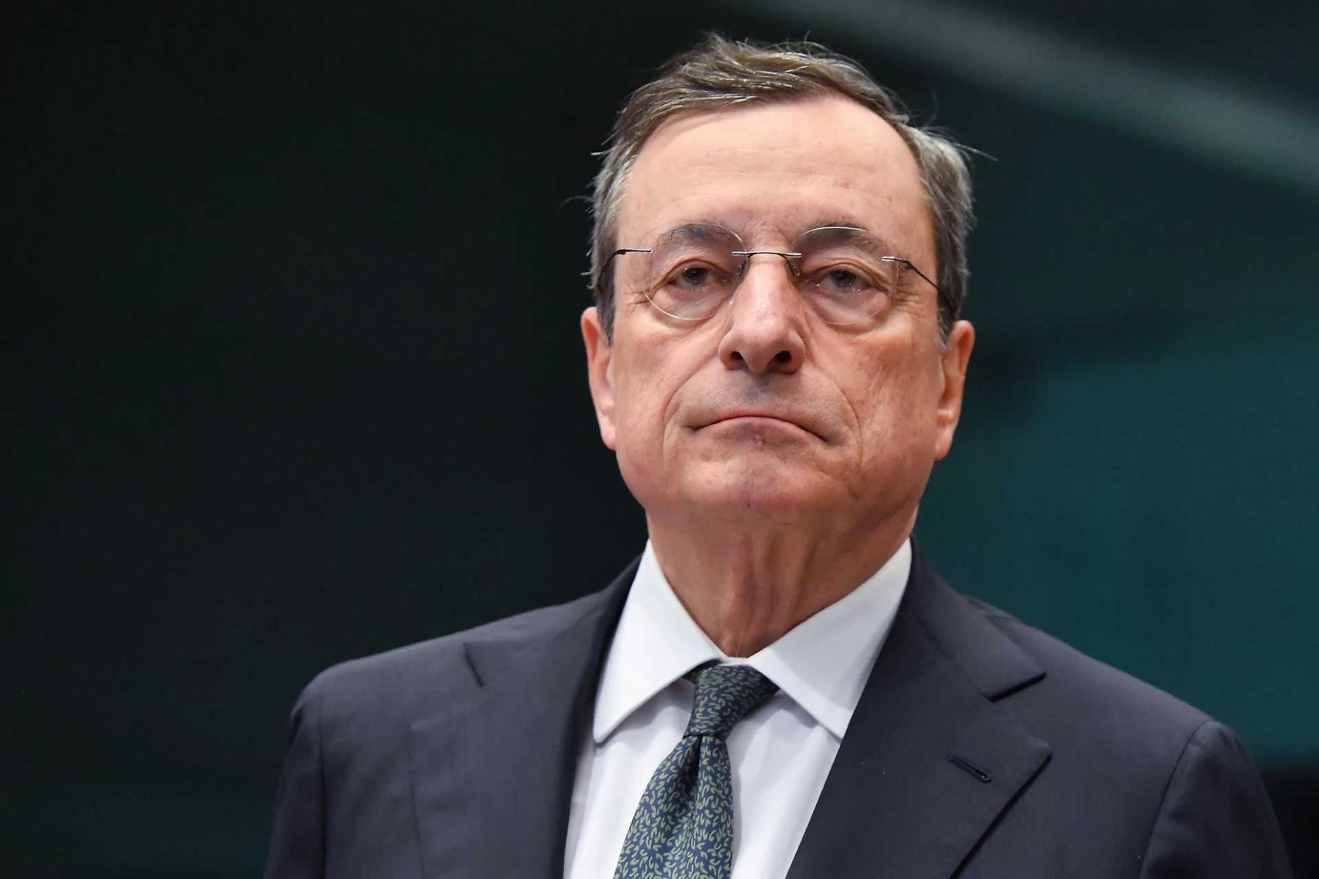 Mario Draghi, il suo ruolo: piano per fermare Matteo Salvini e Luigi Di Maio, retroscena dal Colle