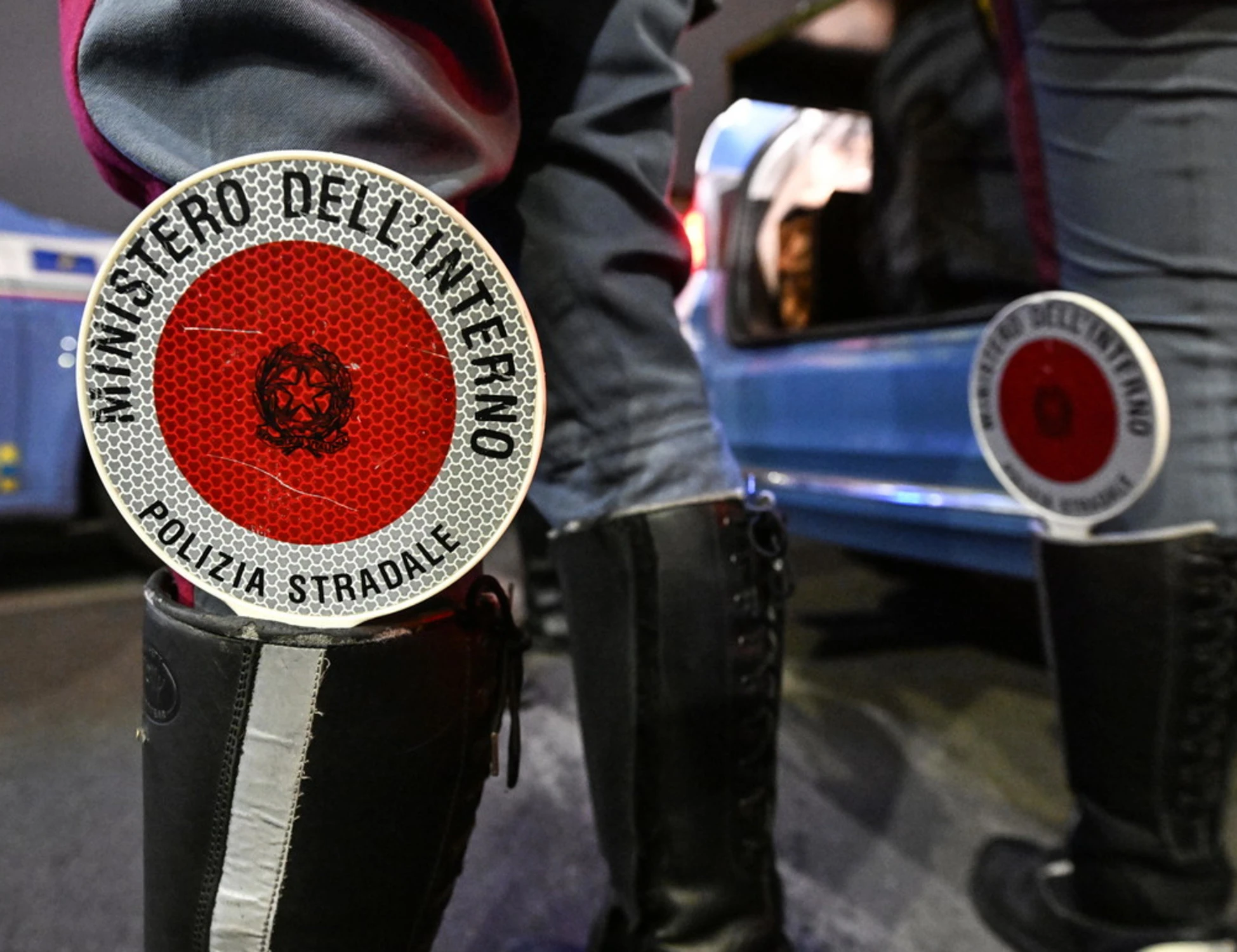 Cosenza, straniero minaccia i passanti con un coltello e poi ferisce un poliziotto