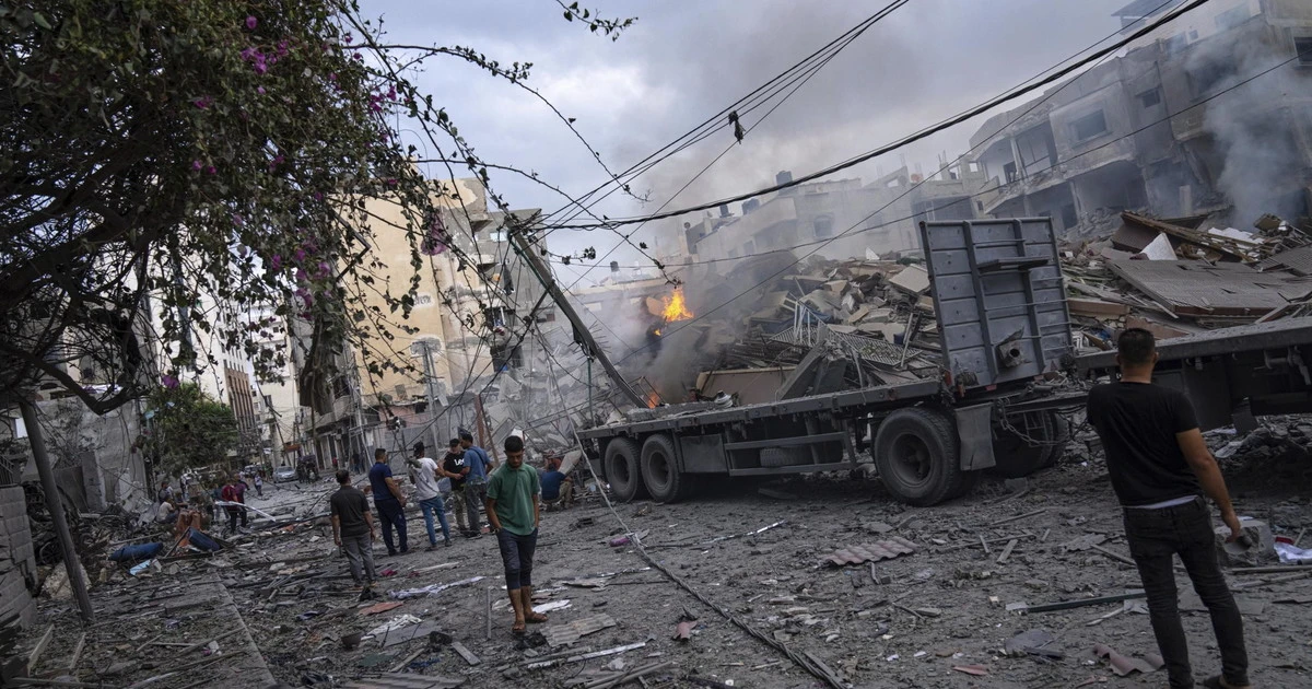 Israele, Biden: "Hamas come l'Isis". Verso la "offensiva totale"