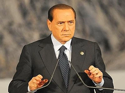 Ruby, sì al legittimo impedimento. Pm: Berlusconi oltraggia la Corte