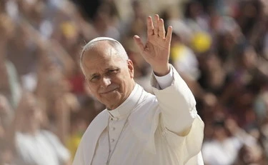 https://media.liberoquotidiano.it/TYaruS-J-Q0Hd6KJm8PdjnRwnTTGgxASqxOQV60v8jw/width:800/quality:90/aW1hZ2VzLzIwMjUvMDkvMDMvMTM0MzM1NDU2LTRhNDg4ZWVlLTJkMzMtNDliMi04ODhlLWFiNjhmMDZjMzFkZS5qcGc.webp