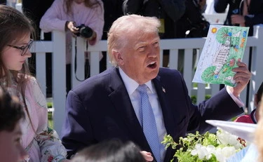 Trump mette in ginocchio l'Iran: "Stop all'ultimatum, vicini a un accordo di pace definitivo"