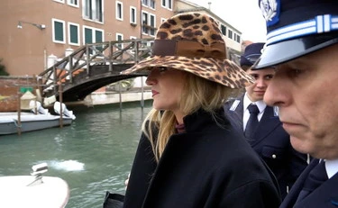 Beatrice Venezi, assurde proteste alla Fenice: "Dimissioni!", "Non ci penso nemmeno"