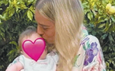 Pd, la vergogna contro l'assessore mamma da 4 mesi: "Imbarazzante"
