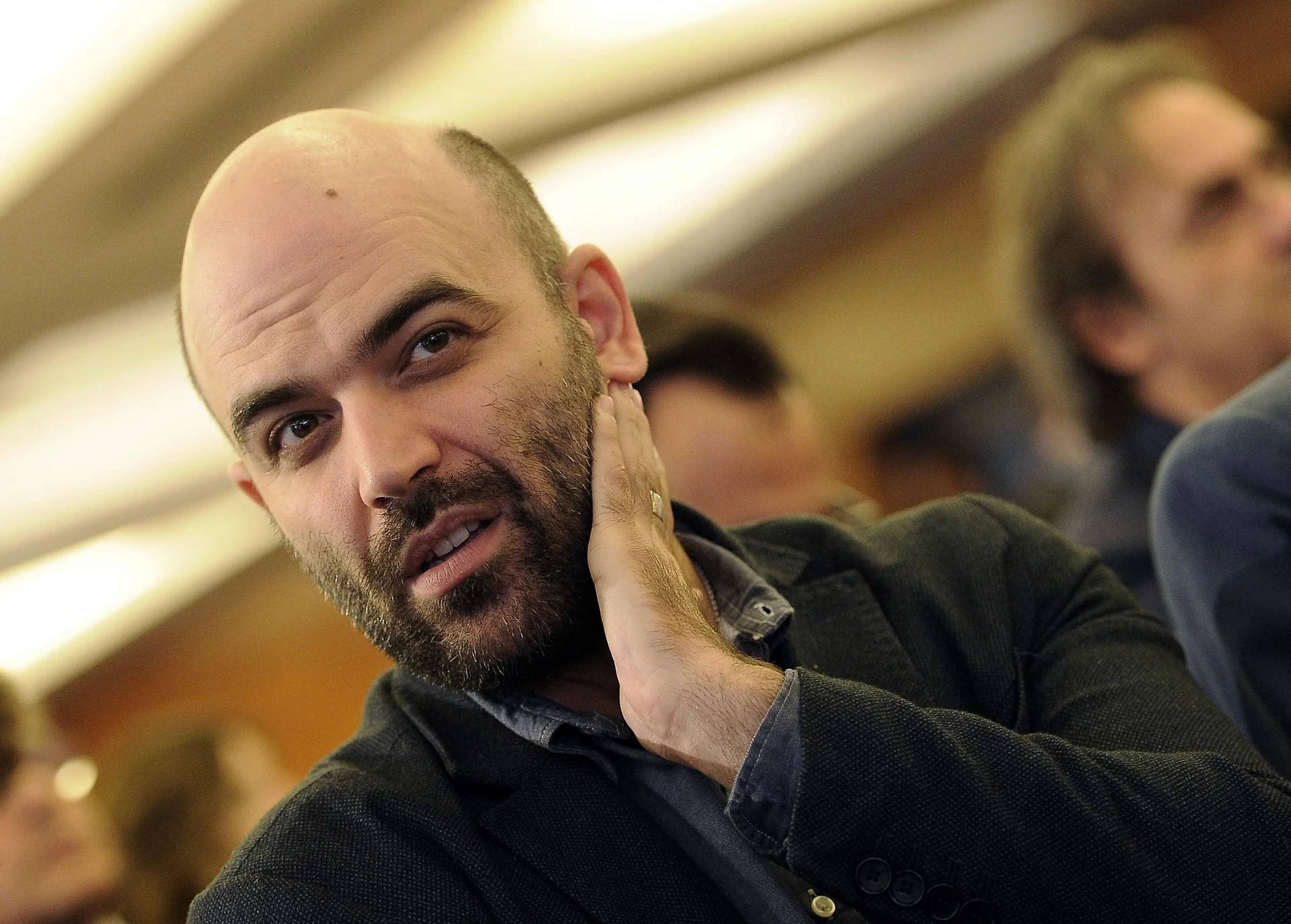 Roberto Saviano, Marco Travaglio gli dà un&apos;altra badilata: &quot;Salvini? Ecco cosa significa aver coraggio&quot;