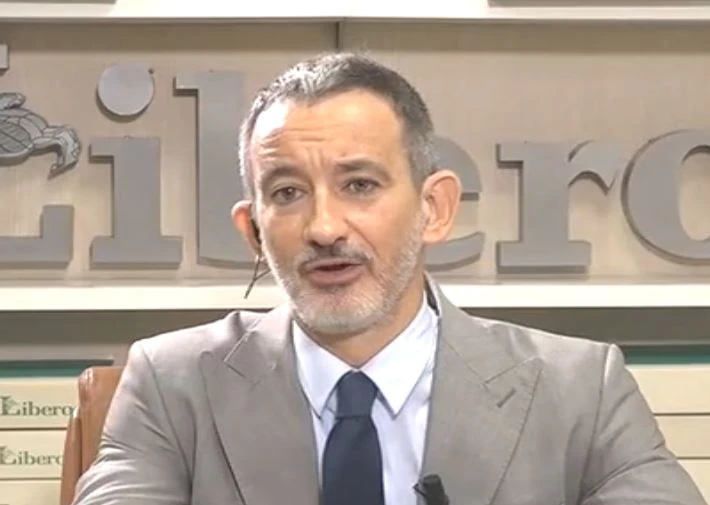DiMartedì, Pietro Senaldi contro il governo: "Le tasse lo dimostrano, il più ideologico di tutti"