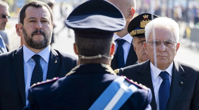 Matteo Salvini, agguato a Pd e M5s prima dello smantellamento del dl Sicurezza: "Telefono a Sergio Mattarella"