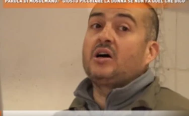 Dritto e Rovescio, video-choc dell'islamico: "Intervenga la polizia", Del Debbio ferma tutto
