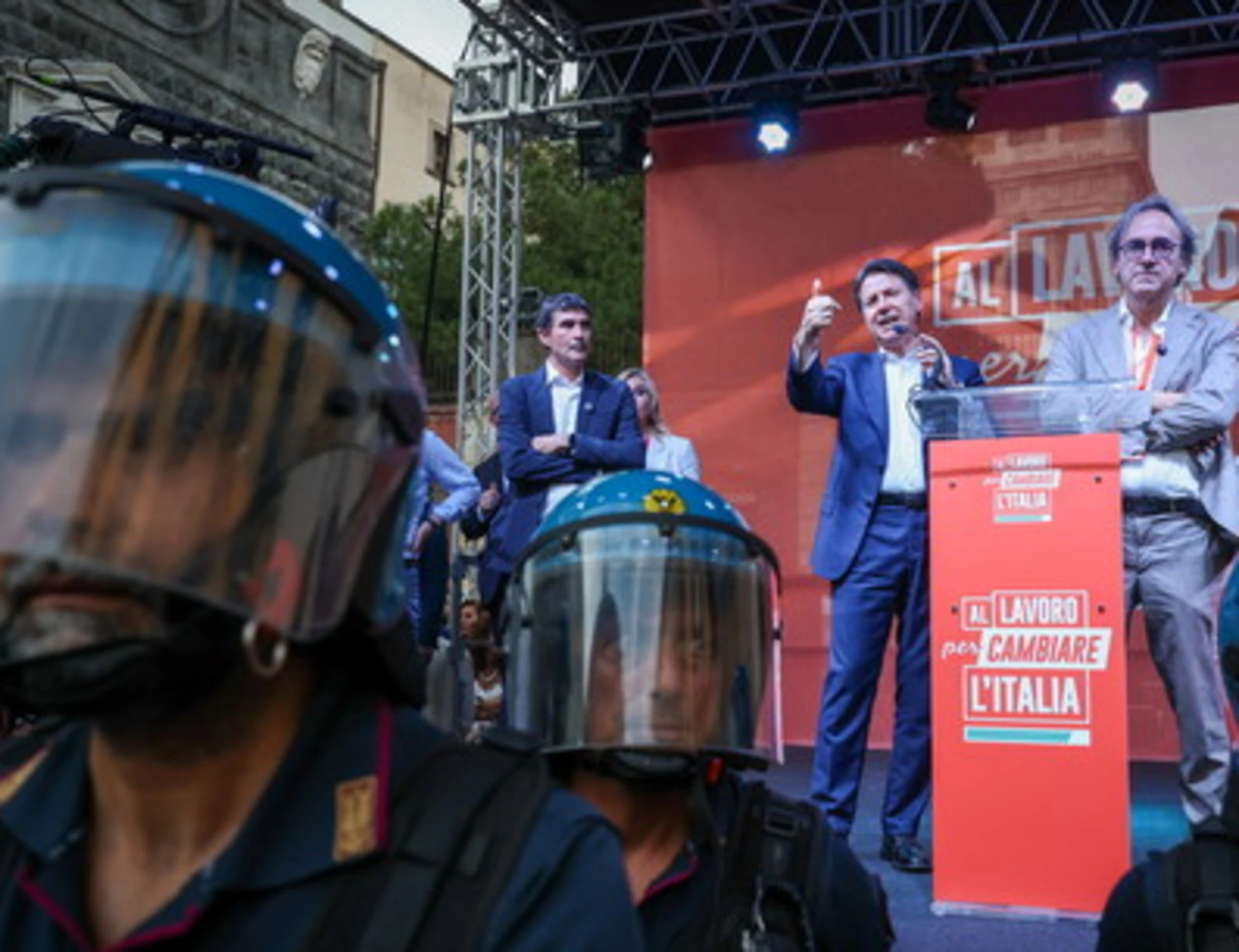 Campo largo contestato a Napoli: secondo voi arriveranno uniti alle elezioni politiche?