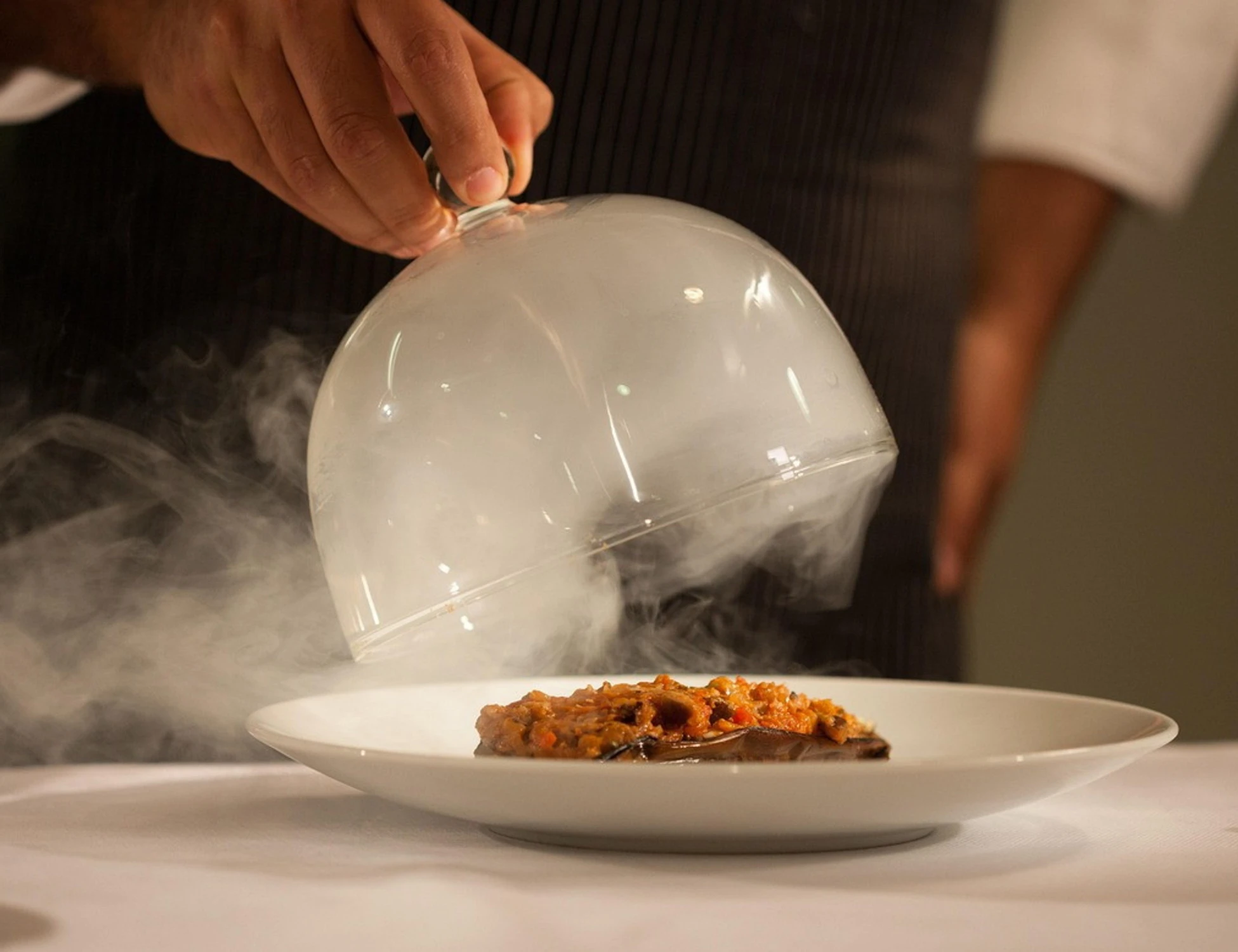L'ultimo delirio woke: "Nella guida Michelin razzismo culinario"