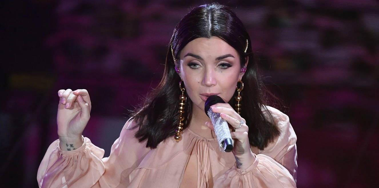 Elettra Lamborghini, il Fatto Quotidiano le fa i conti in tasca: "I milioni che ballano tra Cina e Hong Kong"