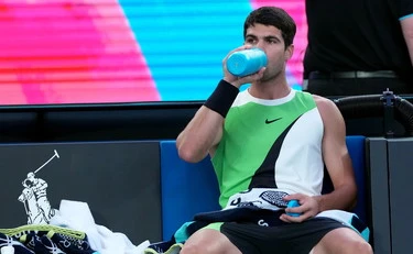 Jannik Sinner, allarme rosso per Carlos Alcaraz: "Si sta logorando"